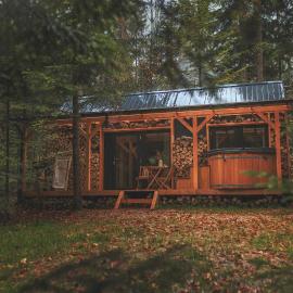 Domki pod Halą Krupową - Tiny House w Lesie，位于Sidzina的酒店