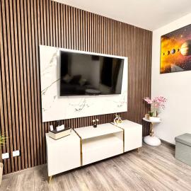 Moderne Ferienwohnung mit 2 Schlafzimmern & Hofparkplatz&Garten，位于Böhlen的酒店