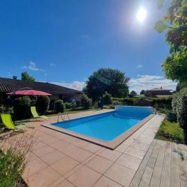 Landaise Lou Pao, 2 maisons, piscine, Lac de Léon，位于莱昂的酒店