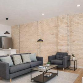 Luxury Downtown 2 Bedroom Flat，位于尼纳的酒店