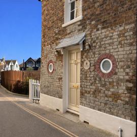 EightBells - Cosy Cottage by the Sea，位于惠茨特布尔的酒店
