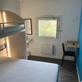 Unisotel Bollène A7 Ex-Hotel F1，位于博莱讷的酒店