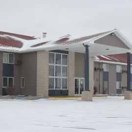Alliance Hotel & Suites, a Howard Johnson by Wyndham，位于莱恩斯的酒店