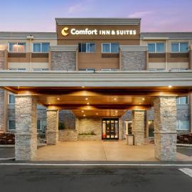 Comfort Inn & Suites Tigard near Washington Square，位于泰格德的酒店