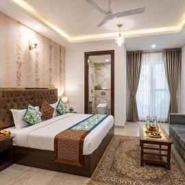 Hotel Krone Plaza Near IGI Airport Delhi，位于Champawat的酒店