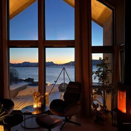 Cabin with sea view，位于Moen的酒店