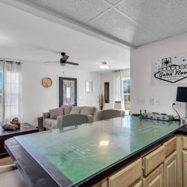 3BR Retreat – 2 Mins to WinStar | Peaceful & Fun，位于萨克维尔的酒店