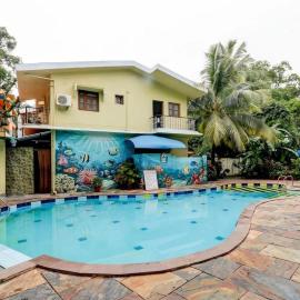Candolim Bay Holiday Resort，位于坎多林的酒店