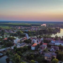 "Poetsko ćoše" Nikole Tesle 86，位于Morović的酒店