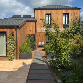 Chalet urbain-150m2 jardin privatif-15mn de Paris