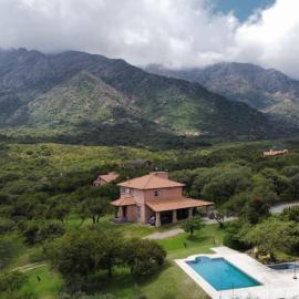 Cabañas de Montaña San Miguel，位于科塔德拉斯的酒店