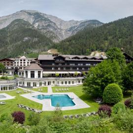 Hotel Gut Brandlhof，位于萨菲登安斯泰内嫩米尔的酒店
