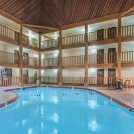FairBridge Inn & Suites Spearfish，位于斯皮尔菲什的酒店