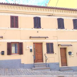 Rose House Rent Osimo，位于奥西莫的酒店