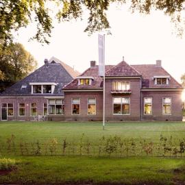 Landhuis Hotel Restaurant Rikus，位于伊科斯特的酒店