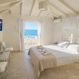 Ammos Boutique Rooms-Seafront Stay in Elafonisos，位于艾拉方索斯的酒店