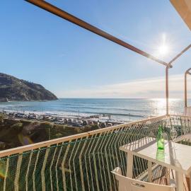 Spazioso appartamento Vista Mare, Levanto，位于莱万托的酒店