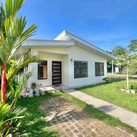 The Travelers Villa，位于奎波斯城的酒店