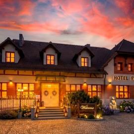 Hotel i Restauracja Pod Szyszkami，位于克罗托申的酒店