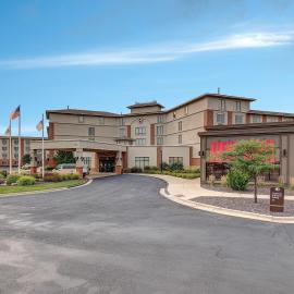 DoubleTree by Hilton Bloomington，位于布卢明顿的酒店