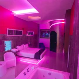 COSMOPOLITAN Autohotel,位于博卡德尔里奥的酒店