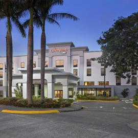 Hampton By Hilton San Jose Airport Costa Rica，位于阿拉胡埃拉的酒店