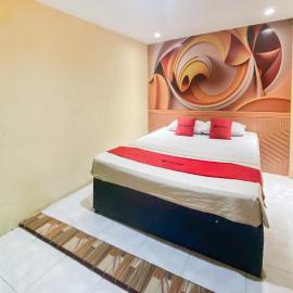 RedDoorz at Hotel Warna Palopo，位于Palopo的酒店