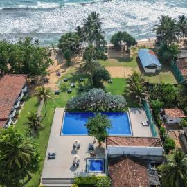 Hibiscus Beach Hotel & Villas，位于卡卢特勒的酒店