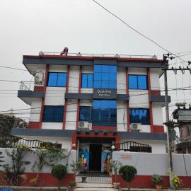 Domukha pali ghar，位于Chepti的酒店