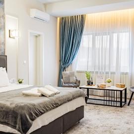 Cozy Luxury Suites and Studios ApartHotel in Iasi，位于雅西的酒店
