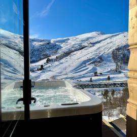 Luxurious chalet for family and friends，位于斯特兰达的酒店