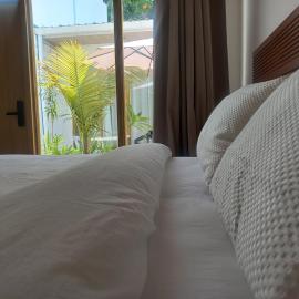Dhigurah Holidays，位于迪古拉的酒店