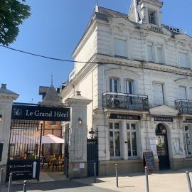 Logis Le Grand Hotel，位于卢瓦尔堡的酒店