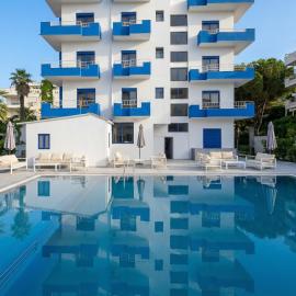 Hotel BlueBalcony，位于格勒姆的酒店