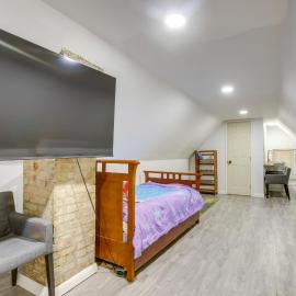 Walk to Potomac River! Studio w/ Shared Sauna，位于Westernport的酒店