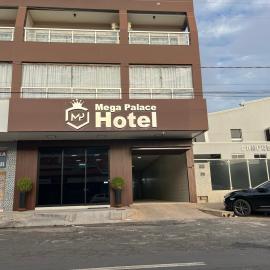 Mega Palace Hotel，位于Morrinhos的酒店