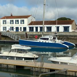 Les Bains Boyardville - Hôtel et Restaurant，位于Boyardville的酒店