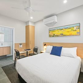 Avenue WEST Studio Units,位于土乌巴的酒店