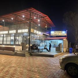 Hotel Bandhan，位于Himatnagar的酒店