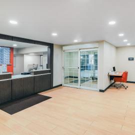 Candlewood Suites - Topeka West by IHG，位于托皮卡的酒店