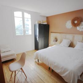B&B sdb privées à Chatou parking gratuit près de Paris，位于沙图的酒店