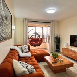 Midtown LakeView 2BR House with Heated pool, Netflix, 24Hr security & reception -Shawmut Nakuru，位于纳库鲁的酒店