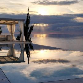 Okeanos Vine Luxury Villa，位于雅莎尼奥的酒店