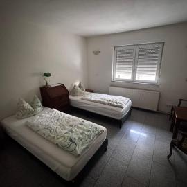 Gästezimmer Free WiFi 2P Gemeinschaftsbad，位于Hausbreitenbach的酒店