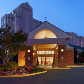 Homewood Suites by Hilton Falls Church，位于梅里菲尔德的酒店