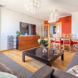 Aires de Toledo apartamento familiar de Seseña cerca de Parque Warner y Madrid，位于塞塞尼亚的酒店