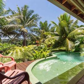 Tropical 2BR Bungalow with Private Pool，位于Taravao的酒店