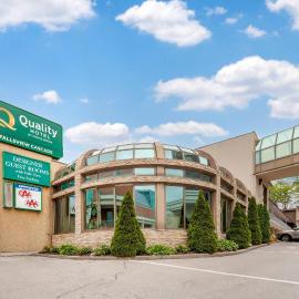Quality Hotel Fallsview Cascade,位于尼亚加拉瀑布的酒店