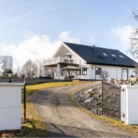 Annas gård - Stall & Gårdshotell，位于Fjärås的酒店