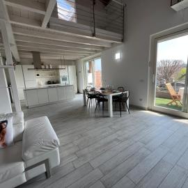 Charme Lake Loft，位于伊斯普拉的酒店